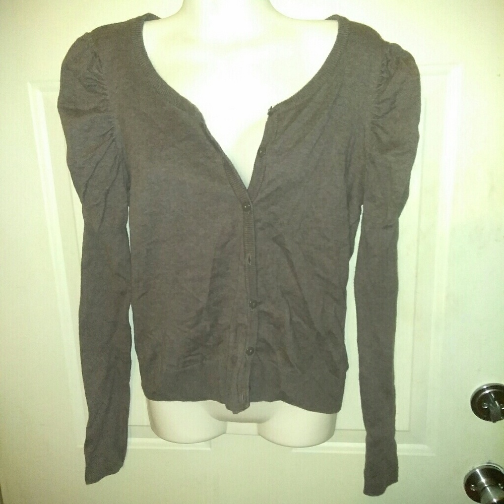 Grey puffy shoulder sweater